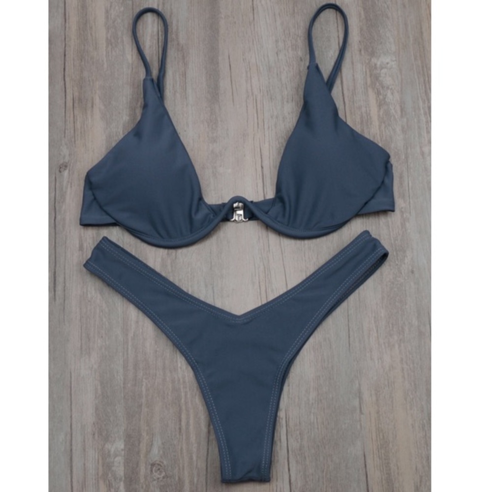 Tia bikini